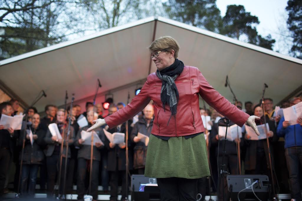 Manskören under ledning av Kerstin